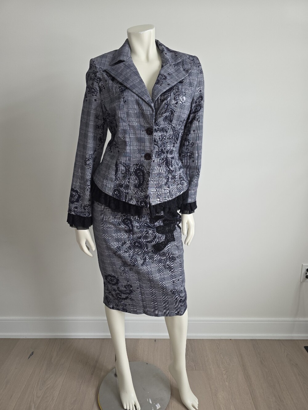 Pick Up Grey Floral Plaid Pencil Skirt & Fitted Blazer With Ruffle & Lace M